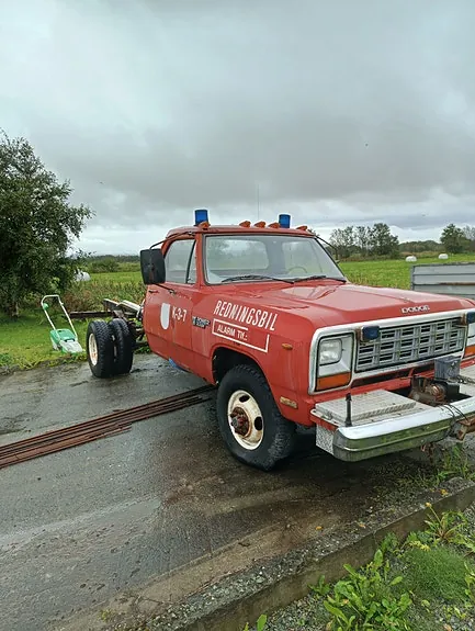 Dodge Ram 350 1984 photo 3