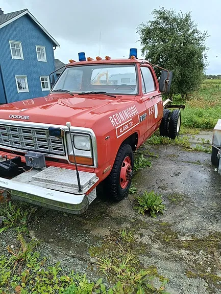 Dodge Ram 350 1984 photo 2