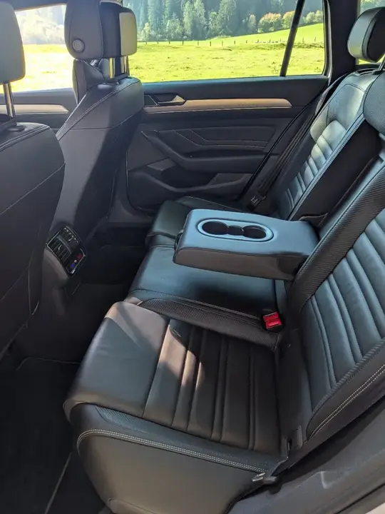 Volkswagen Passat 2021 photo 2