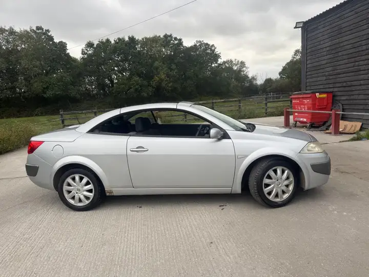 Renault Megane 2006 photo 2