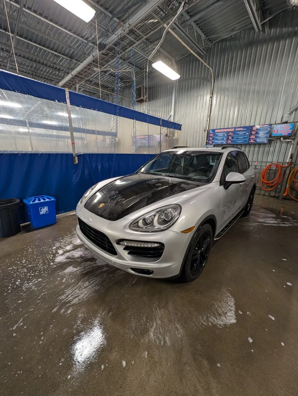 Porsche Cayenne 2011 photo 2
