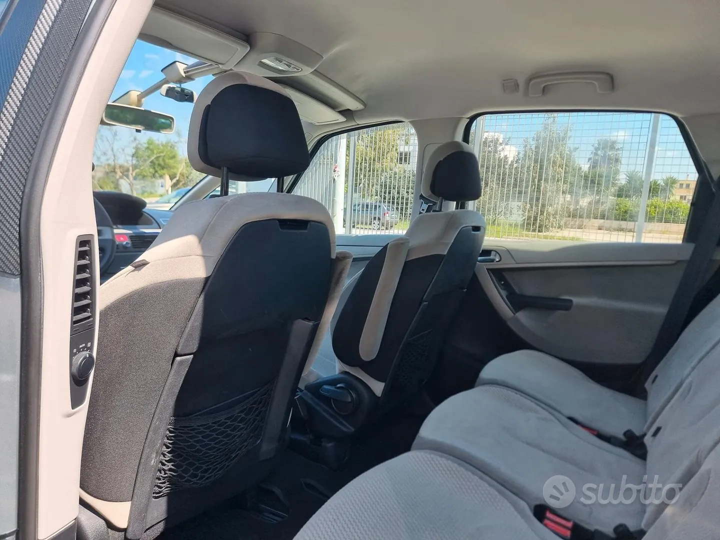 Citroen C4 Picasso 2010 photo 4