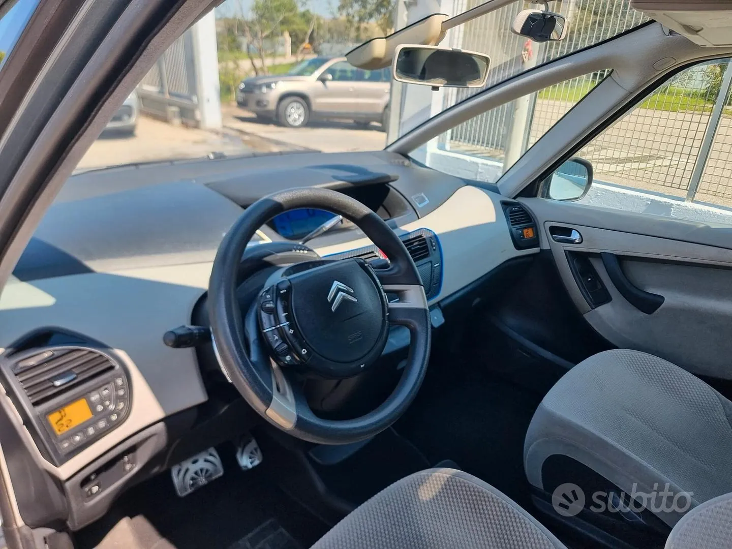 Citroen C4 Picasso 2010 photo 2