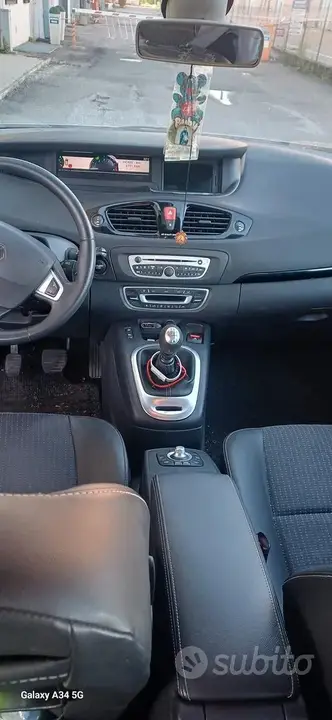 Renault Scenic 2012 photo 4