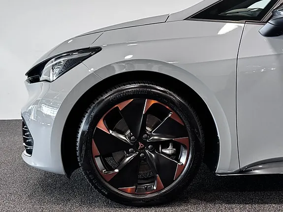 Cupra Born 2024 photo 2