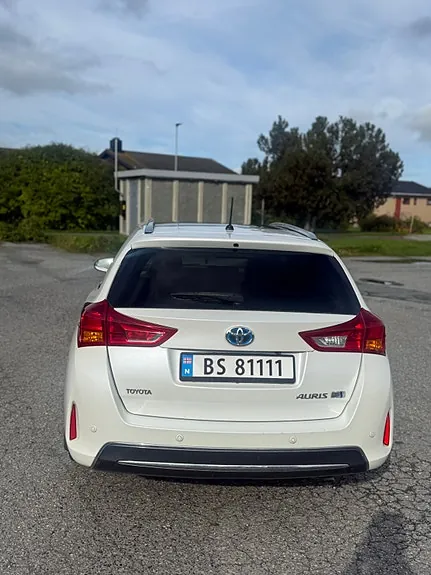 Toyota Auris 2013 photo 2