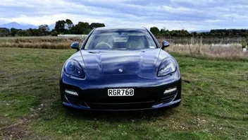 Porsche Panamera 2010 photo 2