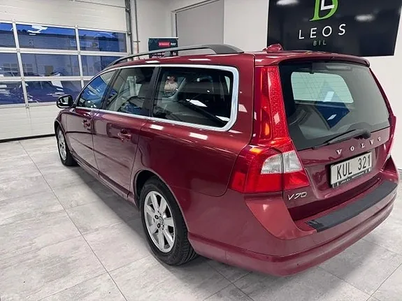 Volvo V70 2012 photo 2