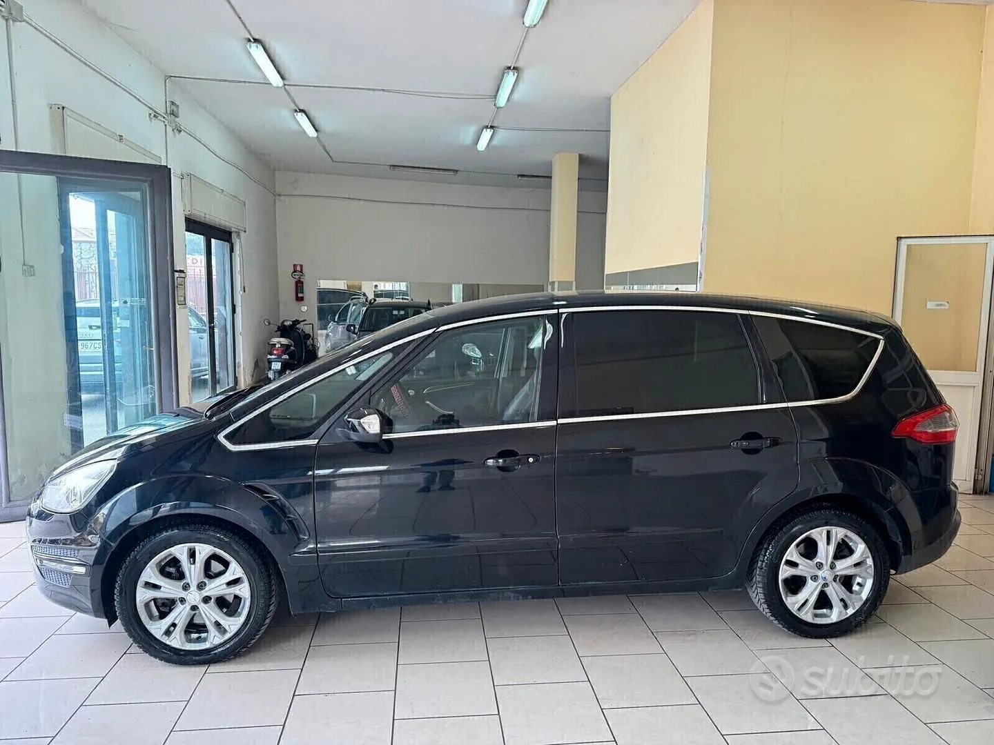 Ford S-Max 2010 photo 4