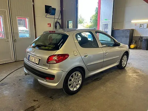 Peugeot 206 2010 photo 2