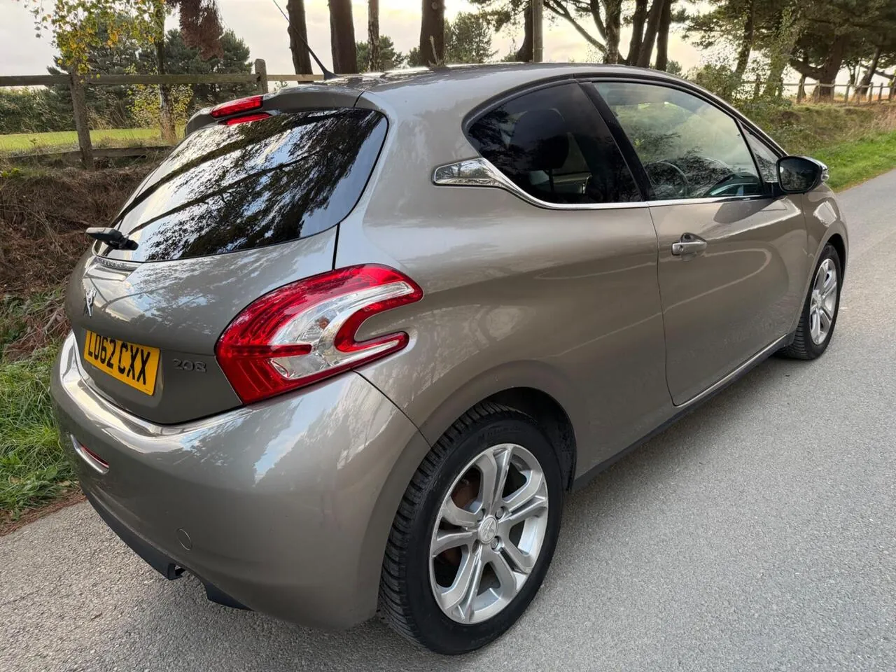 Peugeot 208 2012 photo 5