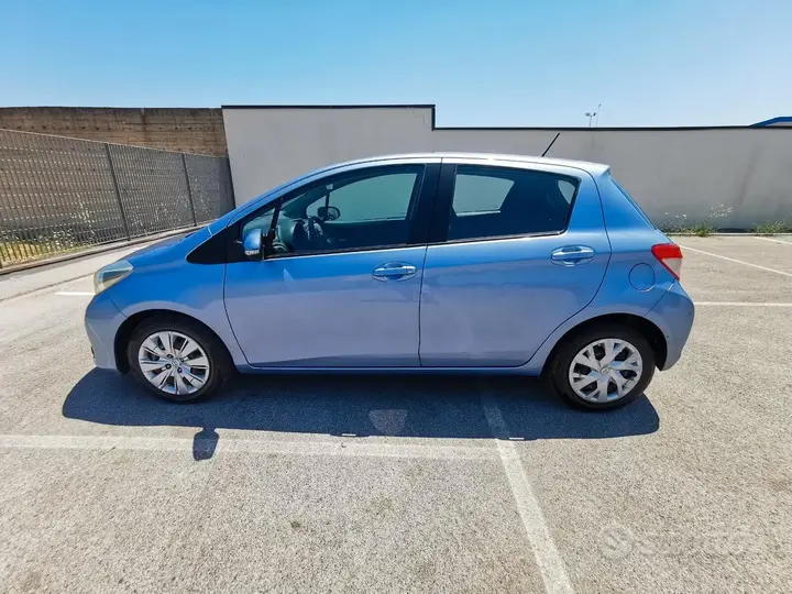Toyota Yaris 2013 photo 4