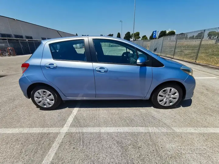 Toyota Yaris 2013 photo 5