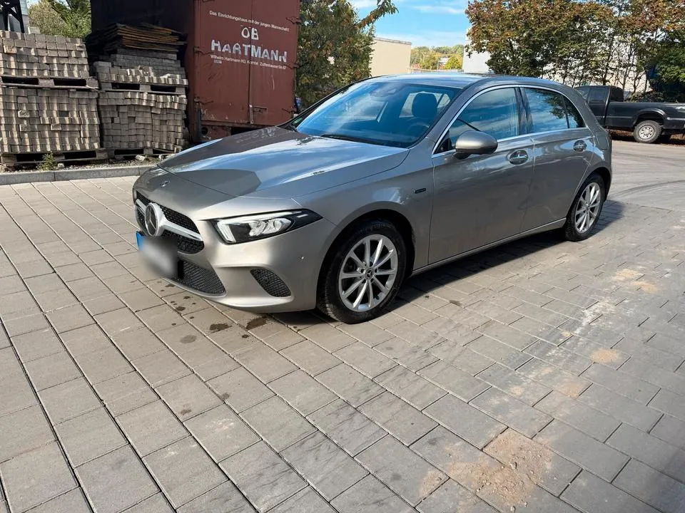 Mercedes-Benz A250E