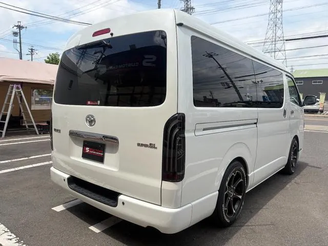 Toyota Hiace Van 2011 photo 5