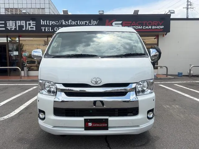 Toyota Hiace Van 2011 photo 3