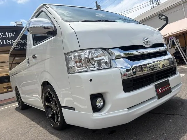 Toyota Hiace Van 2011 photo 2