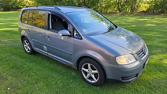 Volkswagen Touran 2006 photo 2