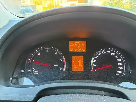Toyota Avensis 2012 photo 2