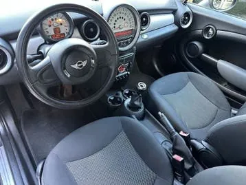 Mini One 2011 photo 2
