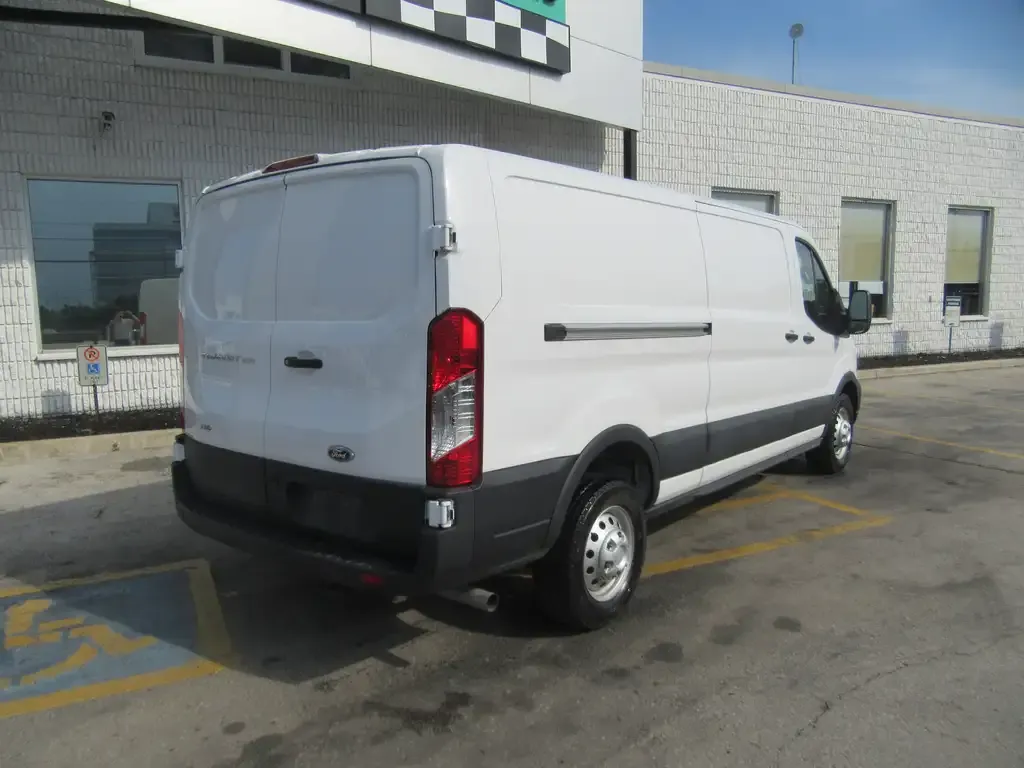 Ford Transit Cargo Van 2025 photo 4