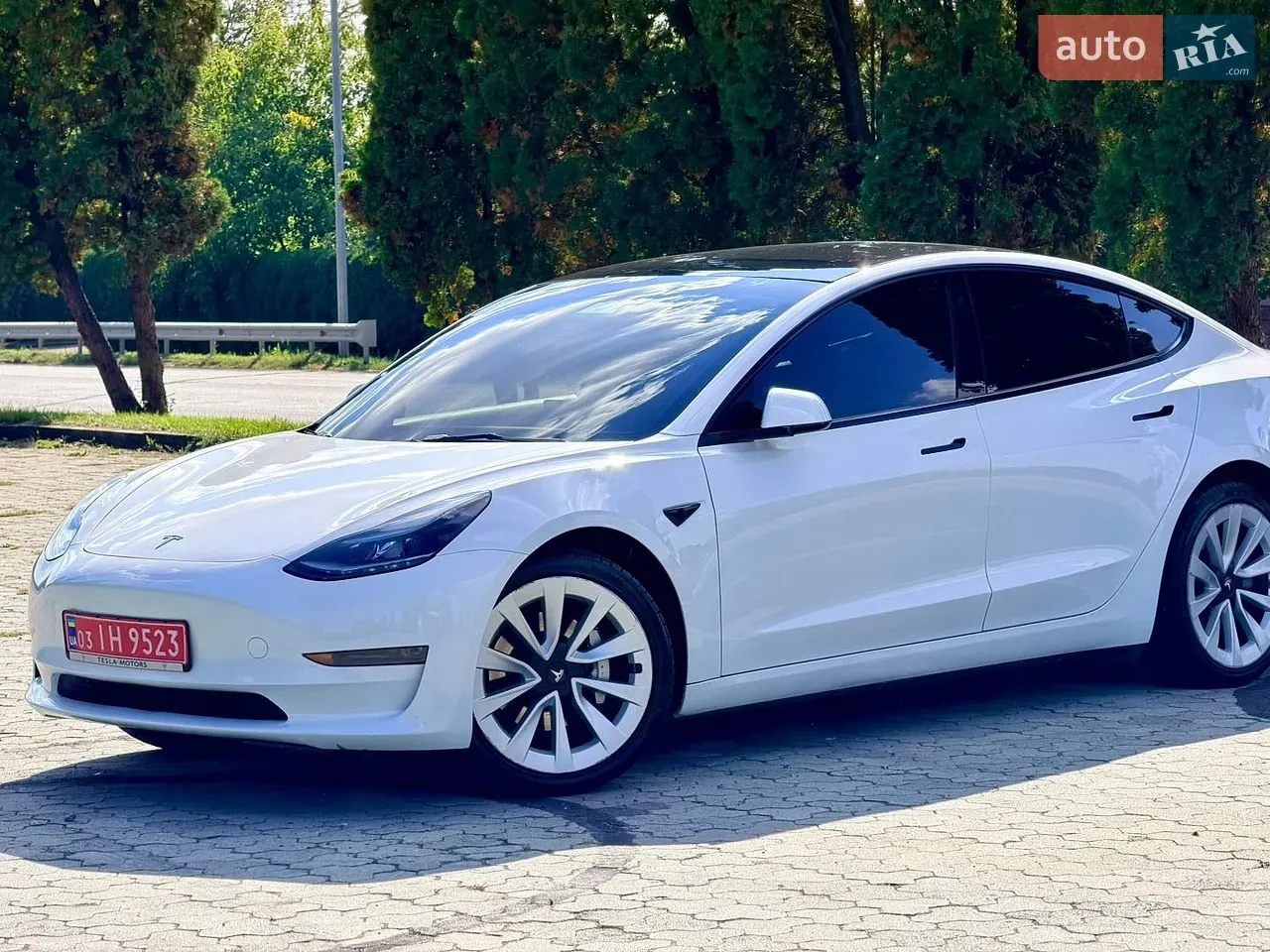 Tesla Model 3 2023 photo 3