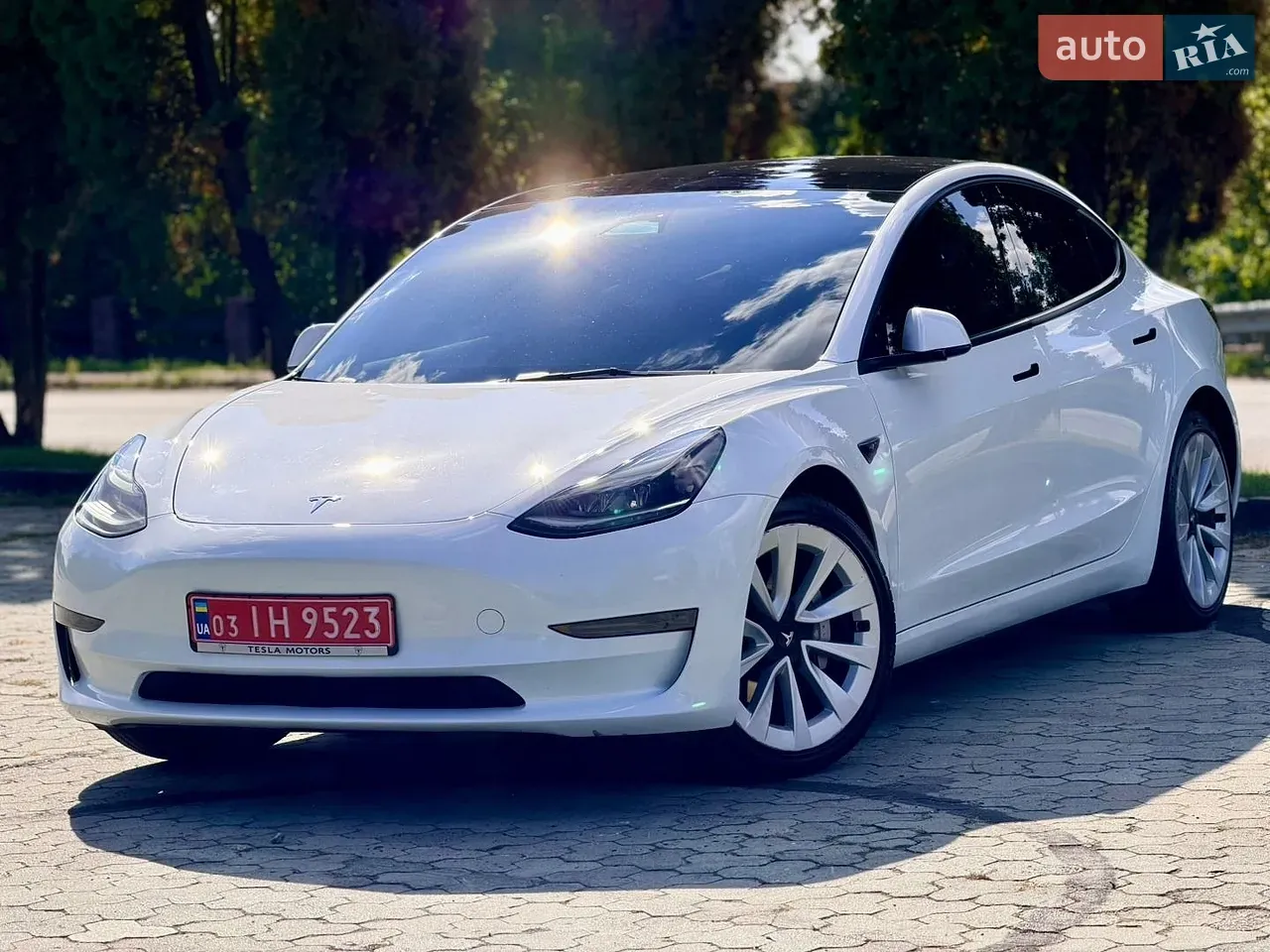 Tesla Model 3 2023 photo 2