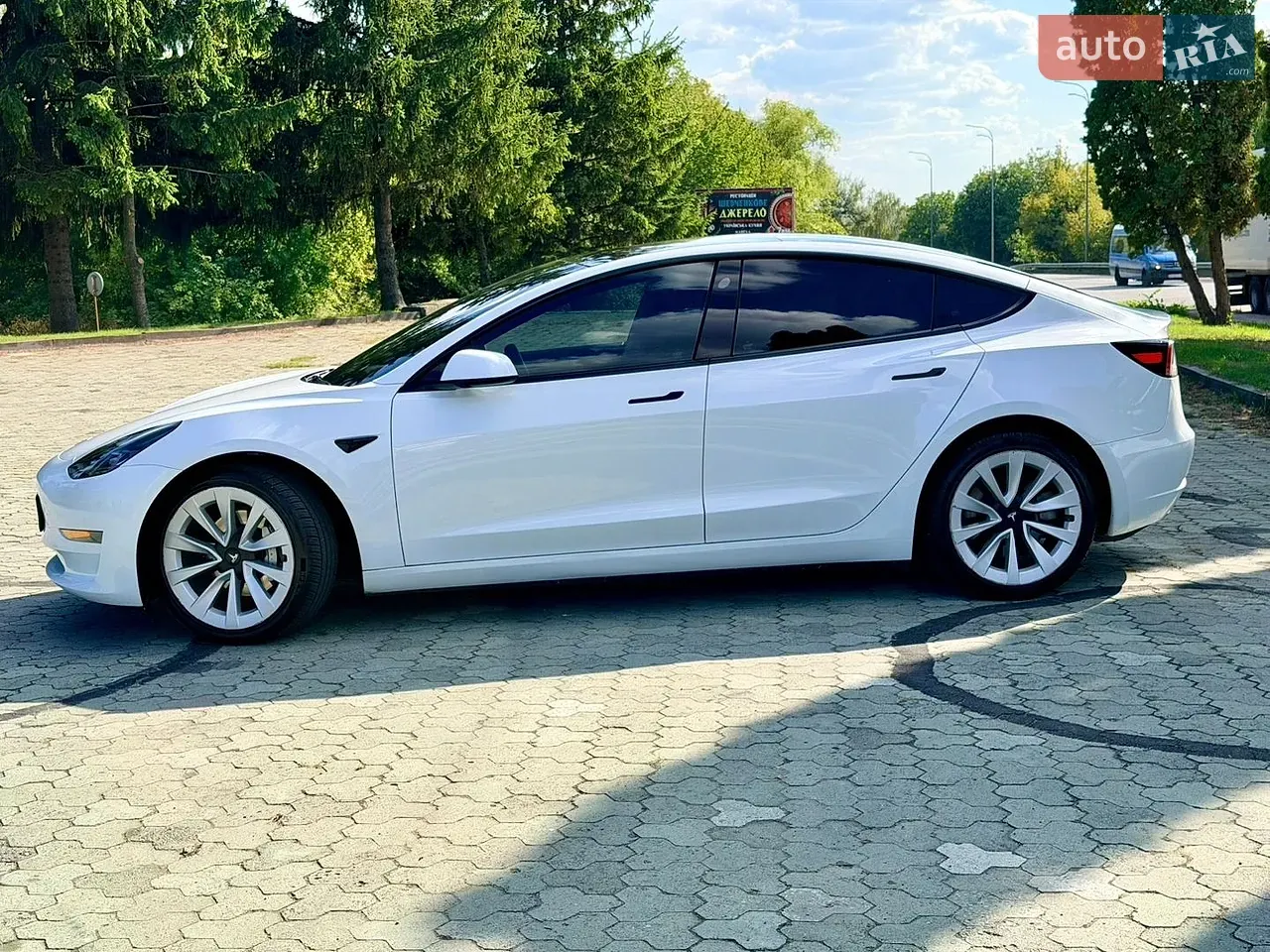 Tesla Model 3 2023 photo 4