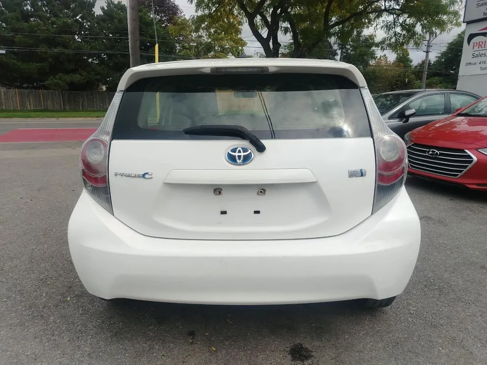 Toyota Prius C 2013 photo 4