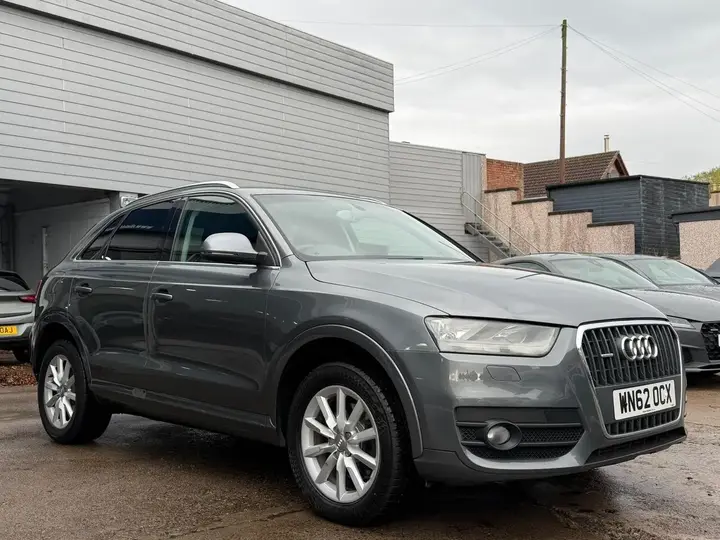 Audi Q3 2012 photo 2