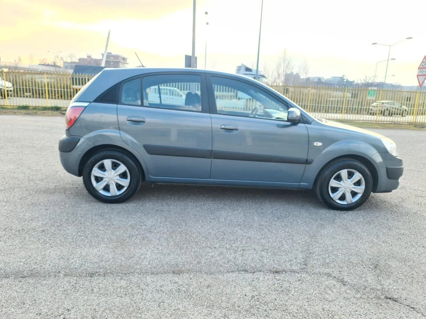 Kia Rio 2007 photo 4