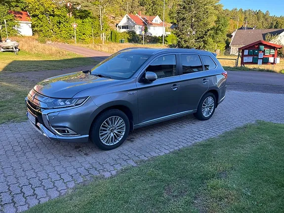 Mitsubishi Outlander 2019 photo 2