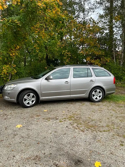 Skoda Octavia 2011 photo 2