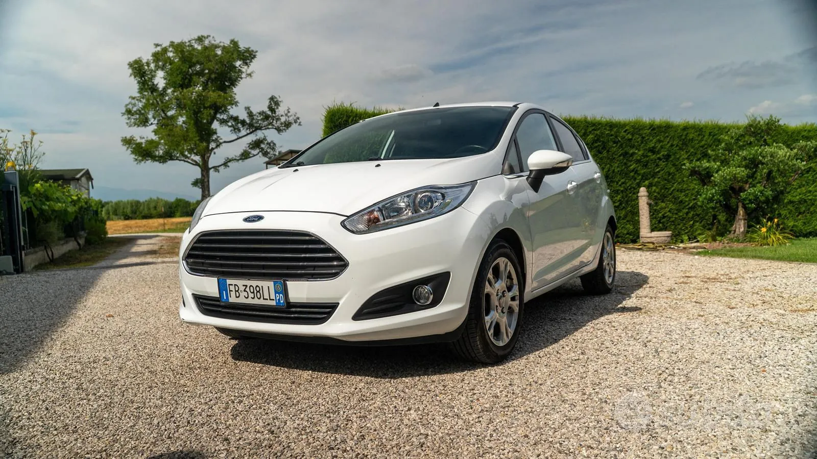 Ford Fiesta 2015 photo 2