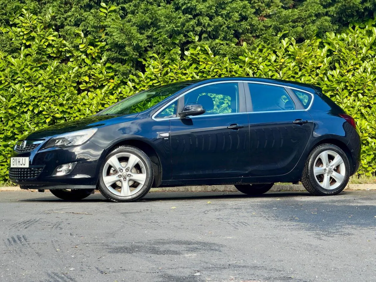 Vauxhall Astra 2011 photo 2