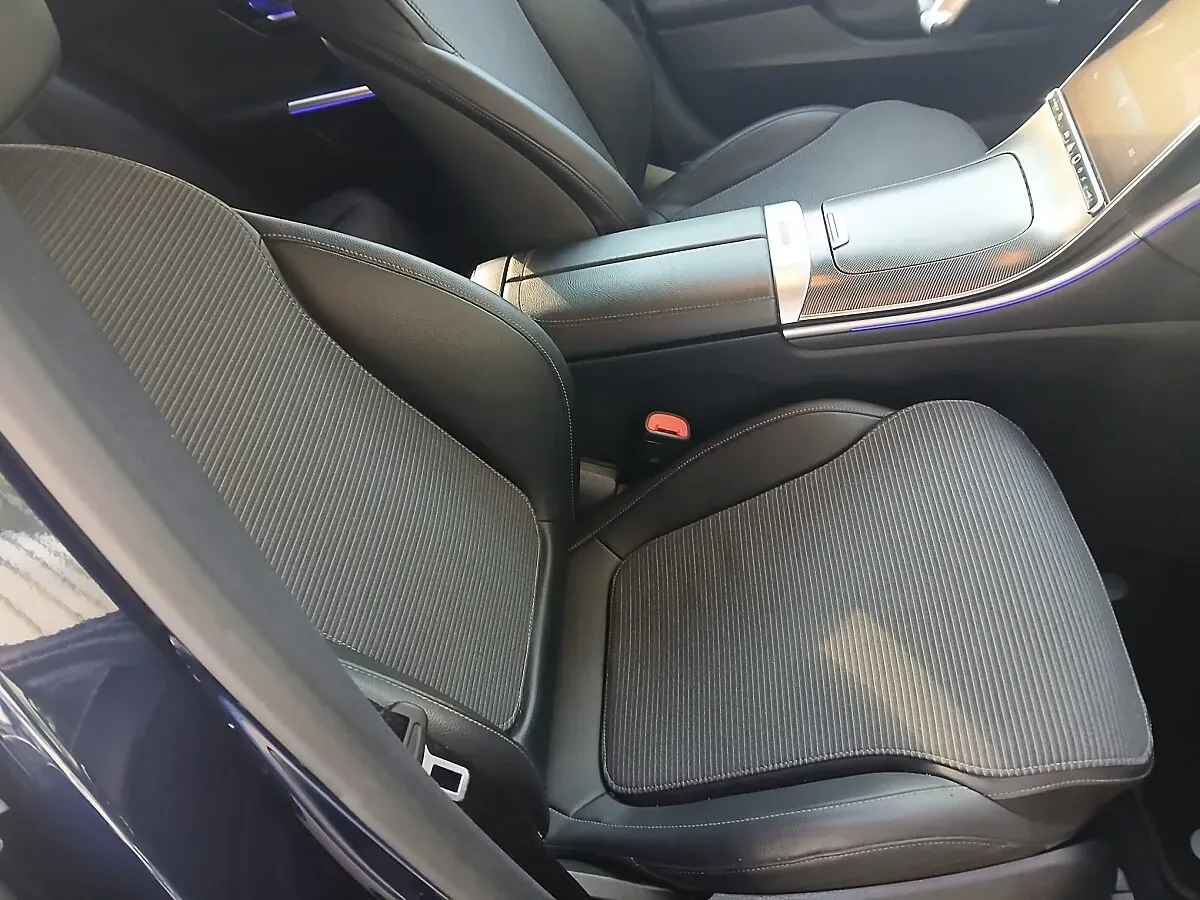 Mercedes-Benz C-Class 2022 photo 2