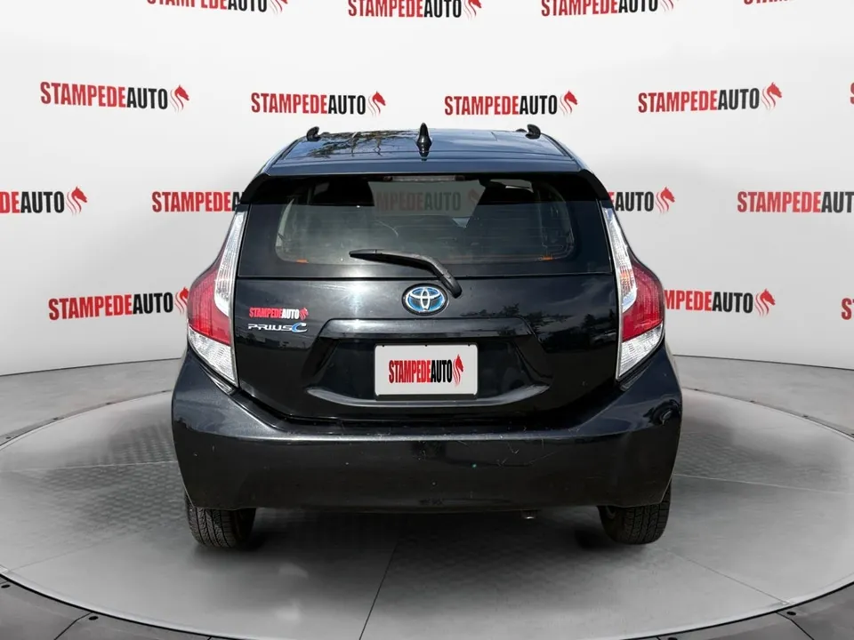 Toyota Prius C 2015 photo 4