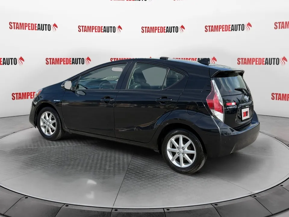 Toyota Prius C 2015 photo 3
