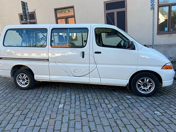 Toyota Hiace 2005 photo 2