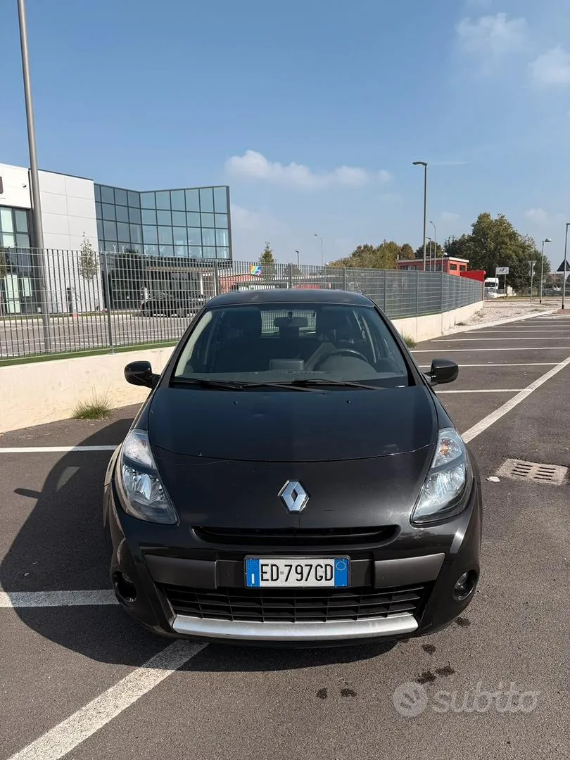 Renault Clio 2010 photo 4