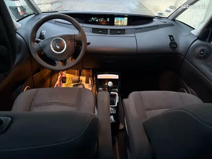 Renault Espace 2011 photo 2