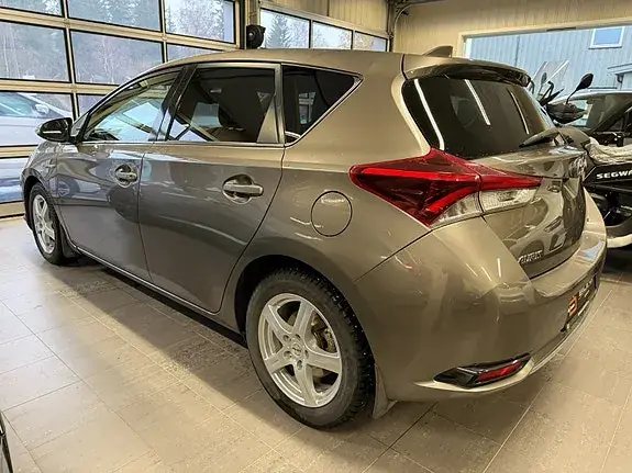 Toyota Auris 2017 photo 2