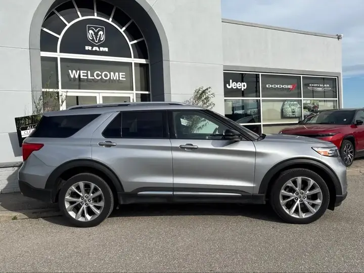 Ford Explorer 2022 photo 2