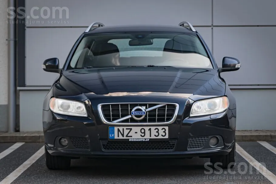 Volvo V70 2010 photo 2