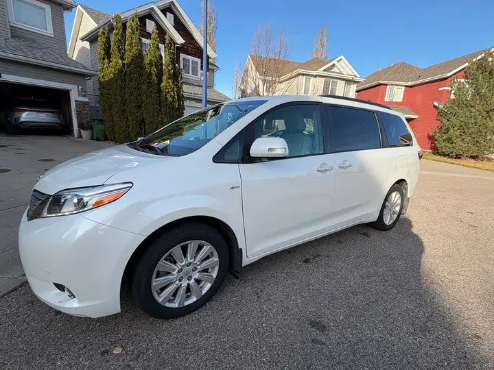 Toyota Sienna 2017 photo 5
