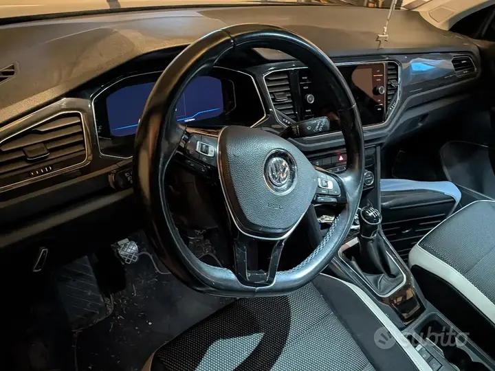 Volkswagen T-Roc 2019 photo 2