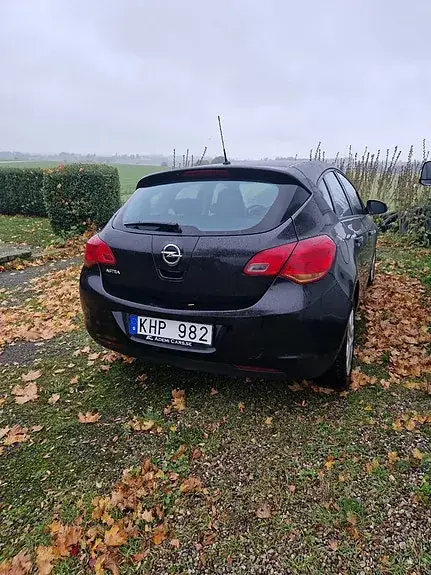 Opel Astra 2010 photo 3