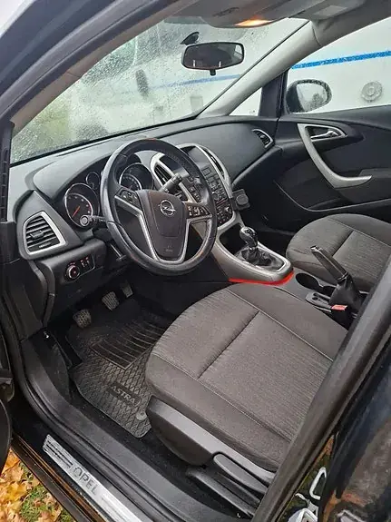 Opel Astra 2010 photo 5