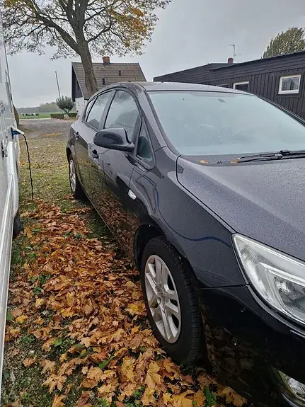 Opel Astra 2010 photo 4