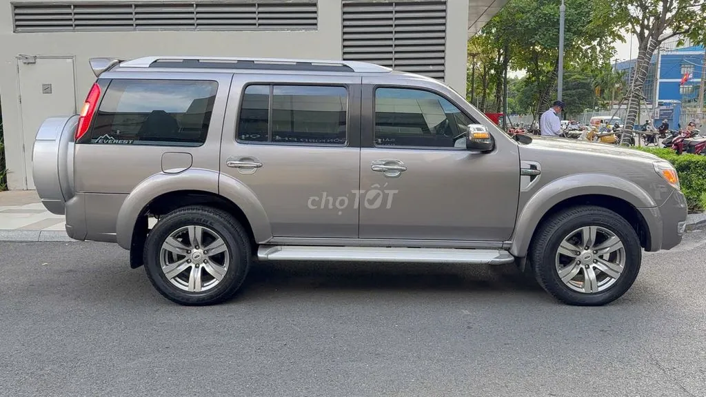 Ford Everest 2011 photo 3